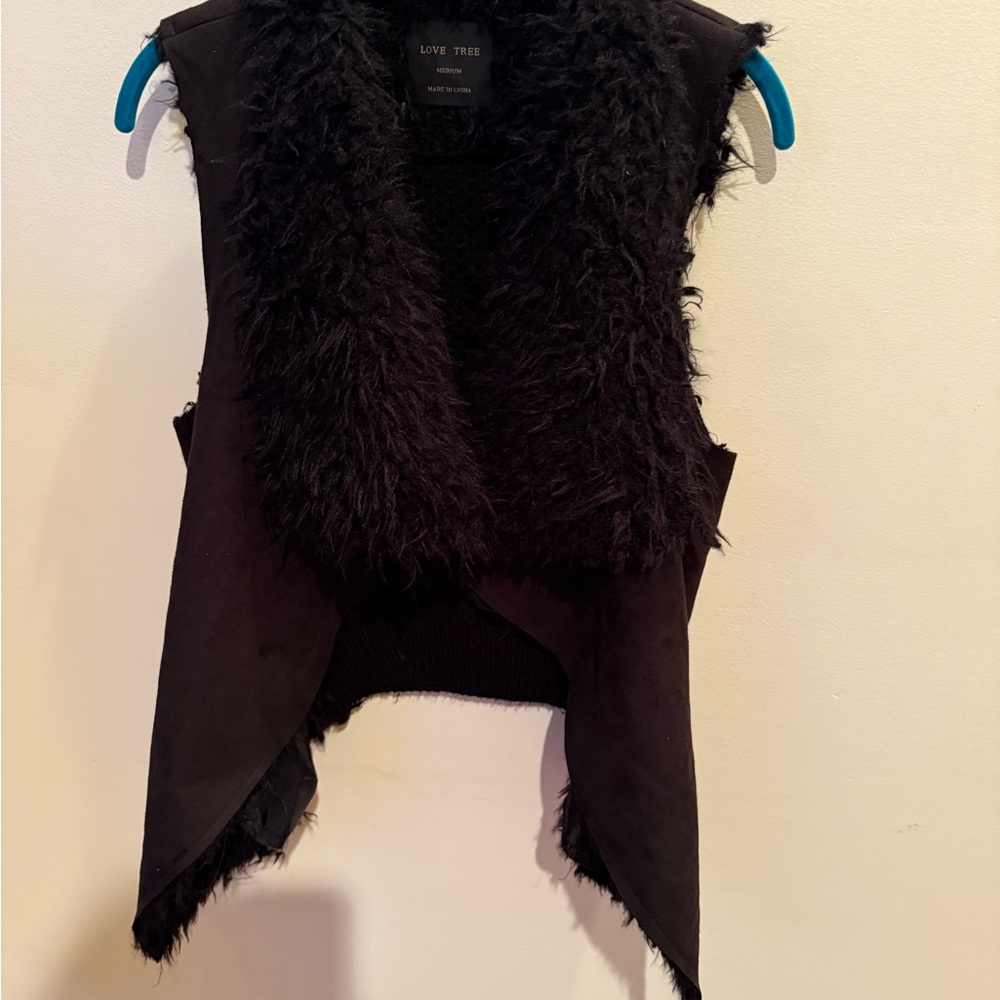 Love Tree Black Faux Fur Vest medium